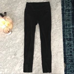 Black Lululemon Raw Hem Wunder Under Leggings Sz 6